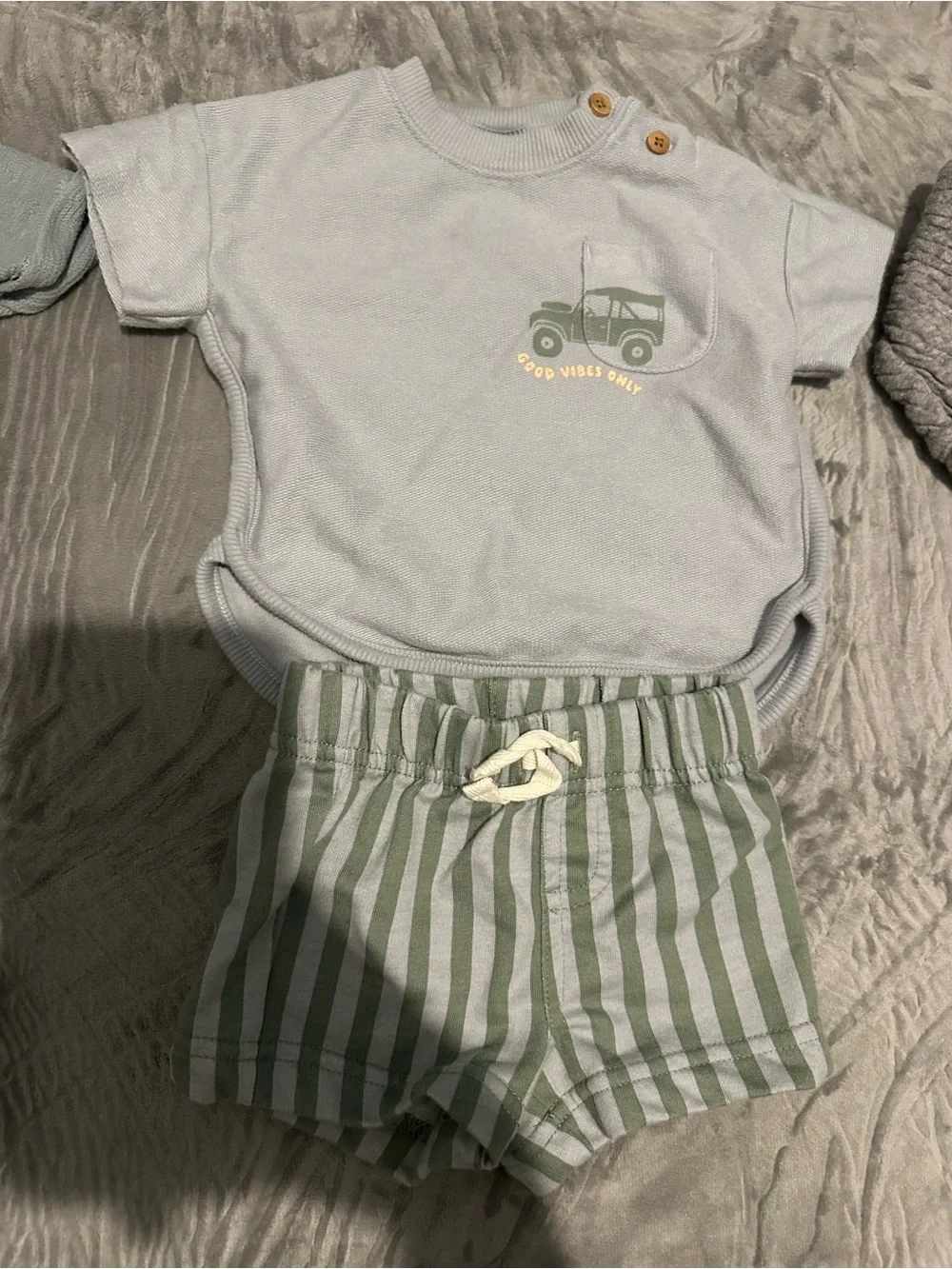5/$25 Baby bundle (3 outfits)